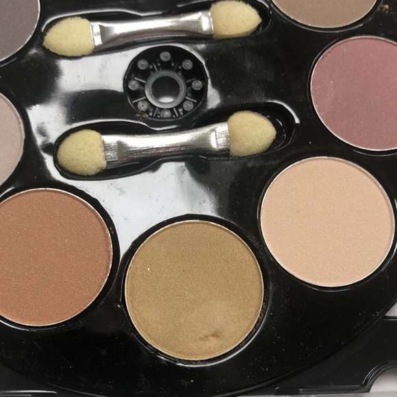 Neutral Eye Shadow Palette In CD Case With Mirror NWT - Picture 9 of 12